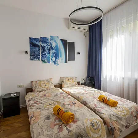 7 Seconds Away From The Main Street, Free Parking *