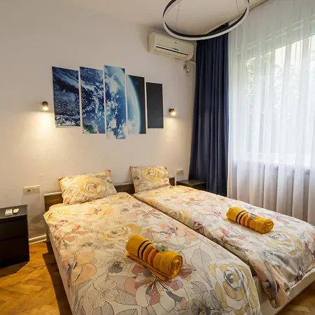 7 Seconds Away From The Main Street, Free Parking