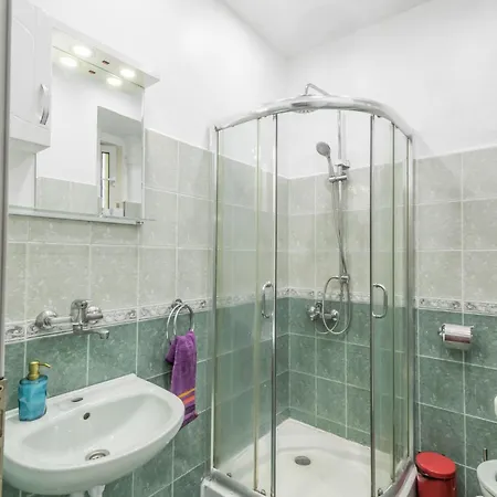 7 Seconds Away From The Main Street, Free Parking Apartment Sofia